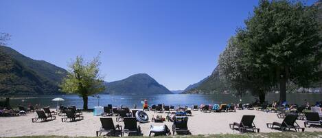 Una spiaggia nelle vicinanze