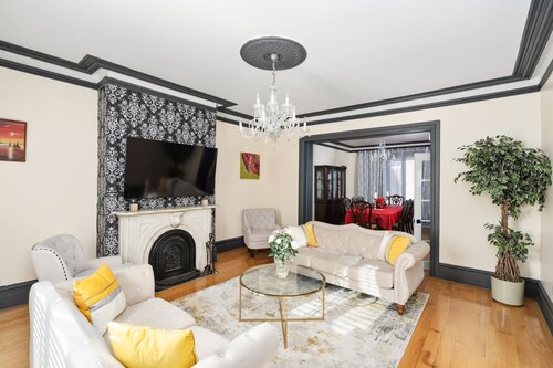 Heritage MTL 🔑 Huge 6Bedroom Waterfront Palace, Free Parking, Airport