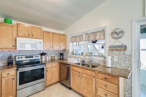 Fridge, microwave, stovetop, dishwasher - Oceanfront Gem w/ Rooftop Deck: Steps to Sand (Topsail Beach)