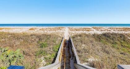 Oceanfront Gem w/ Rooftop Deck: Steps to Sand