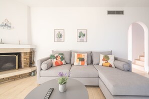 Televisie en een open haard