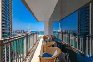 Premium-Apartment, 2 Schlafzimmer, Nichtraucher, Blick auf den Jachthafen | Balkon