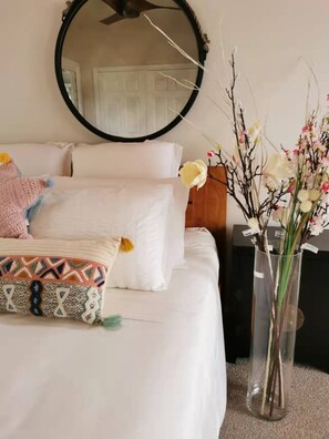4 bedrooms, desk, iron/ironing board, travel crib - Your Perfect Waterfront Escape/ holiday (Milsons Passage)