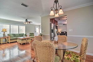 Dining - 4 Mi to Beach: Gem w/ Pool & Lanai in Seminole! (Seminole)