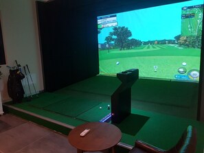 Indoor-Driving-Range