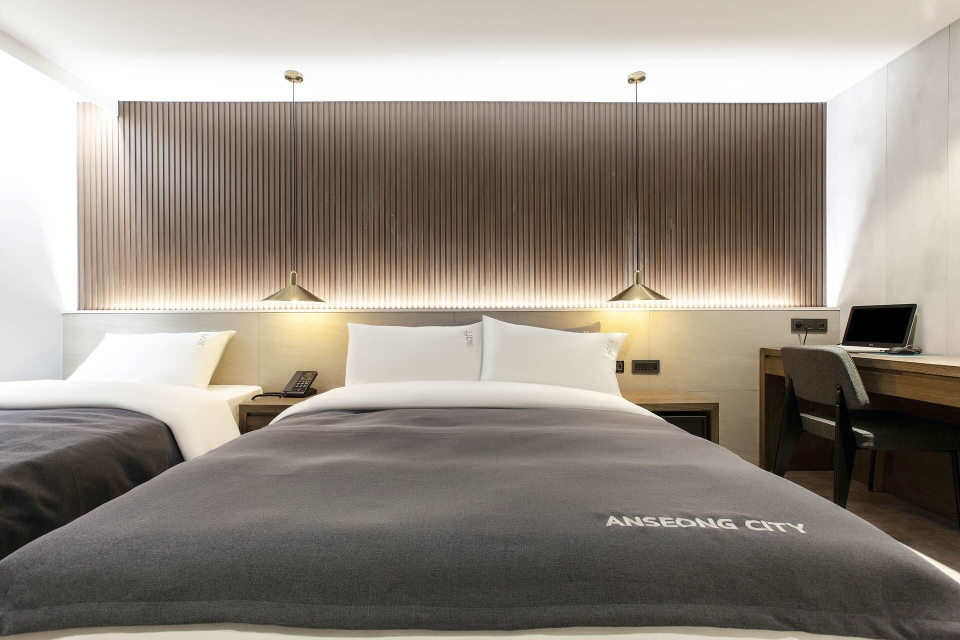 Habitación Premier con 2 camas individuales | Ropa de cama de alta calidad, edredones de plumas, caja fuerte