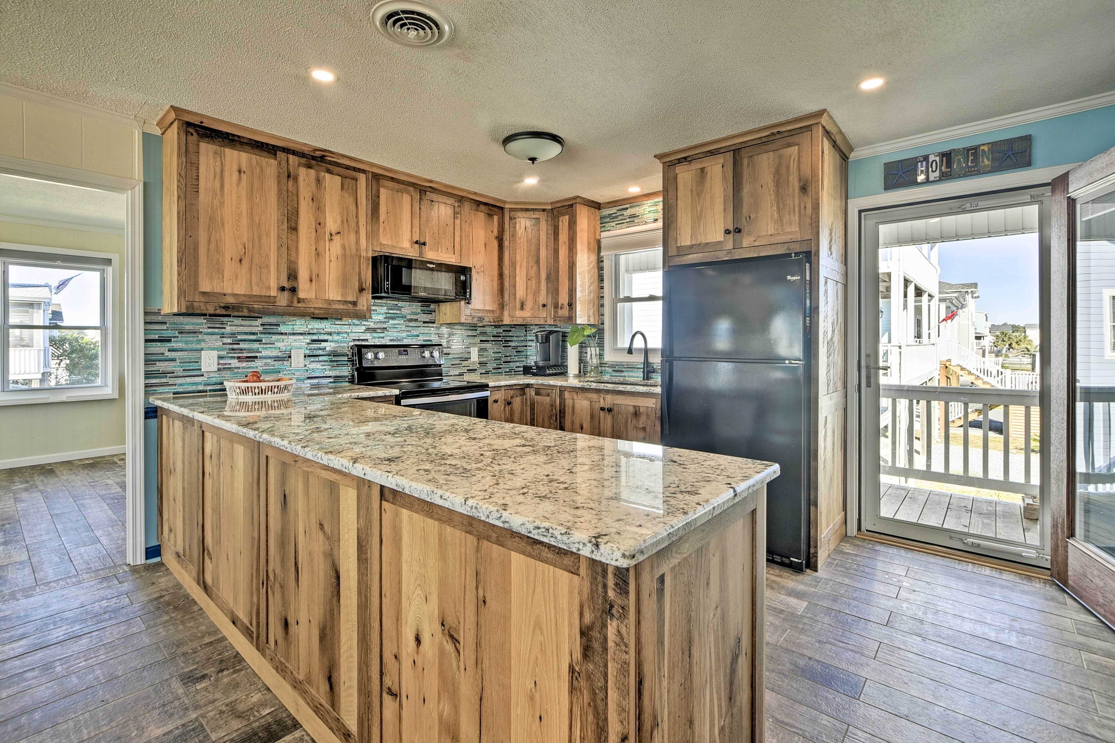 Fridge, microwave, stovetop, dishwasher