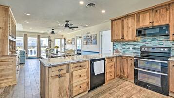 Fridge, microwave, stovetop, dishwasher