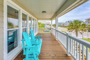 Terrace/patio - Coastal Home: Walk to Holden Beach! (Holden Beach)