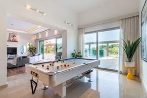 Luxury Penthouse, 4 Bedrooms, Non Smoking, Private Pool | Living area - EDEN'S Homes & Villas - Dream Palm Residences (Dubai)