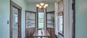 Lake Charles Cottage w/ Fireplace & Yard!