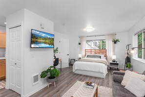 1 Schlafzimmer, Schreibtisch, Bügeleisen/Bügelbrett, Reisekinderbett