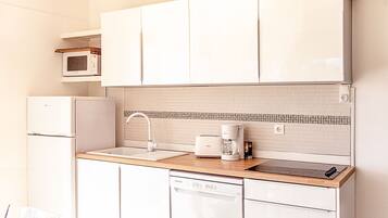 KylskÄp, mikrovÄgsugn, ugn och spishÀll