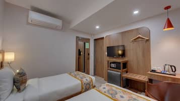 Superior Room | Premium bedding, minibar, desk, laptop workspace