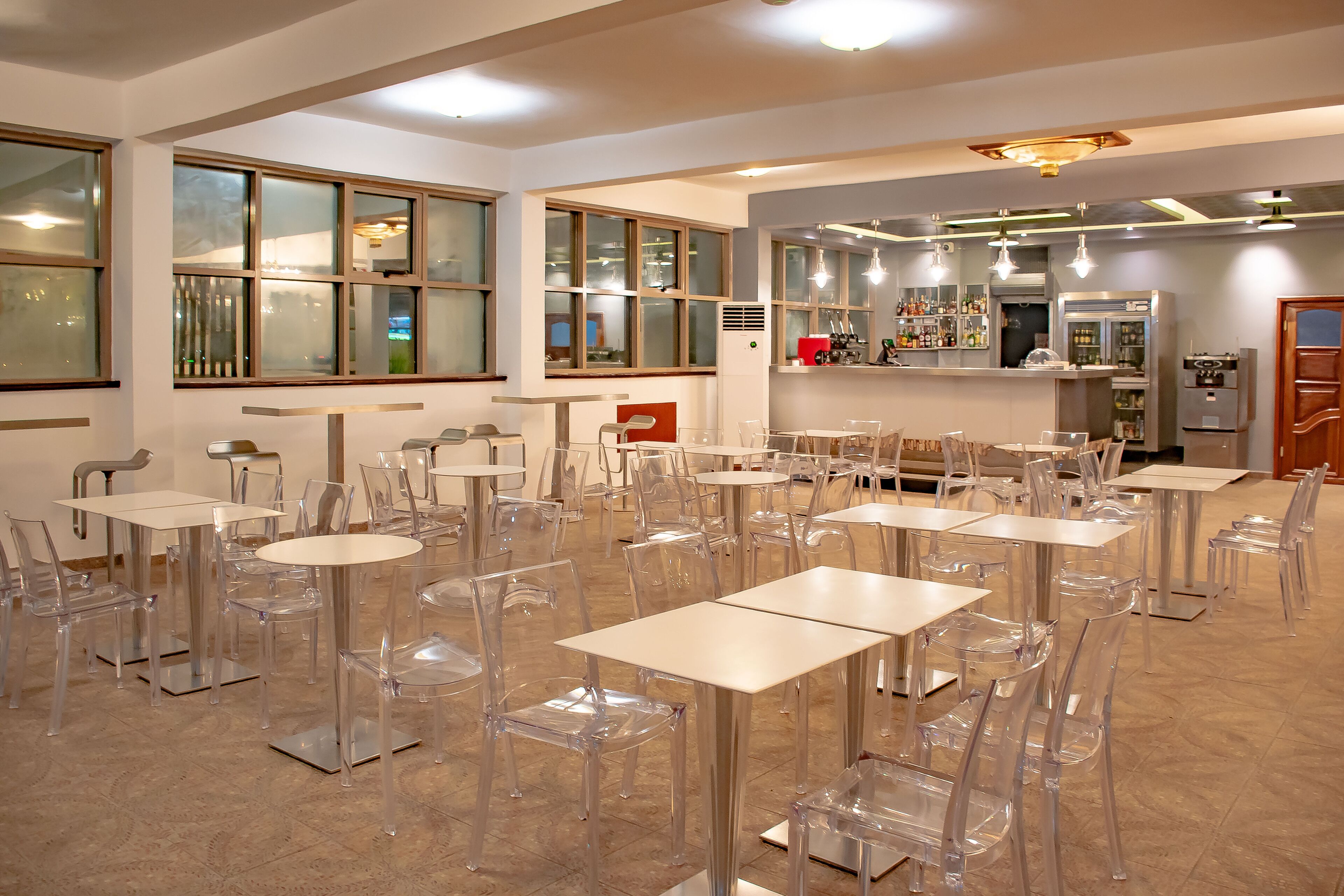 2 bars/lounges, poolside bar