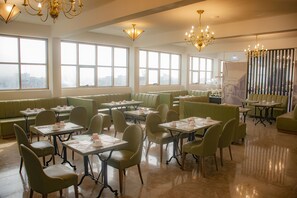 Restaurant - FAYA Hotel (Douala)