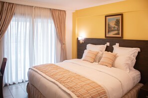 Egyptian cotton sheets, premium bedding, down comforters, minibar - FAYA Hotel (Douala)