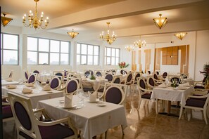 Restaurant - FAYA Hotel (Douala)