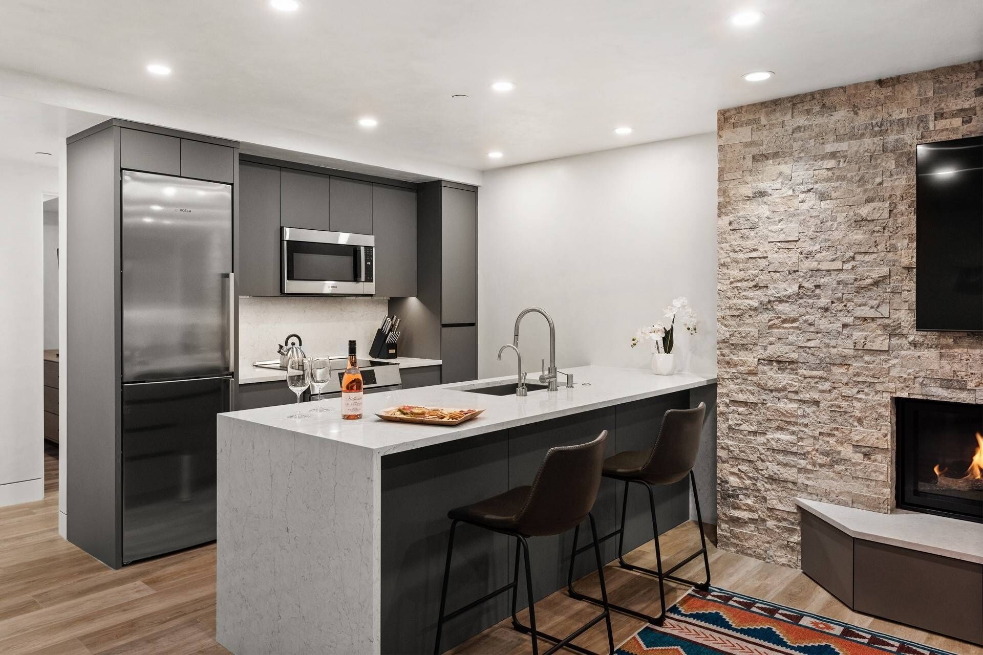 Fridge, microwave, stovetop, dishwasher