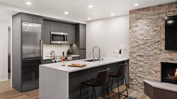 Fridge, microwave, stovetop, dishwasher