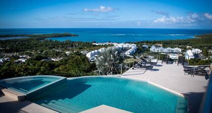 Stunning Ocean Views, WIFI, Private Pool, Large Villa, Great for Groups, Close to Seven Seas Beach