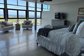 5 slaapkamers, een strijkplank/strijkijzer, gratis wifi, beddengoed