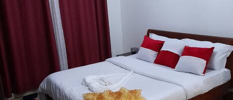 3 Schlafzimmer, Schreibtisch, Bügeleisen/Bügelbrett, kostenloses WLAN