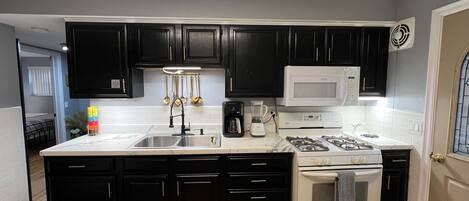 Frigorífic, microones, forn i placa de cuina