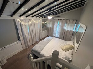 3 chambres, bureau, fer et planche à repasser, accès au Wi-Fi (inclus)