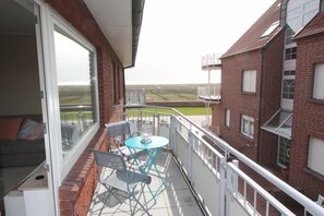 Unclassified image, 2 of 11, button