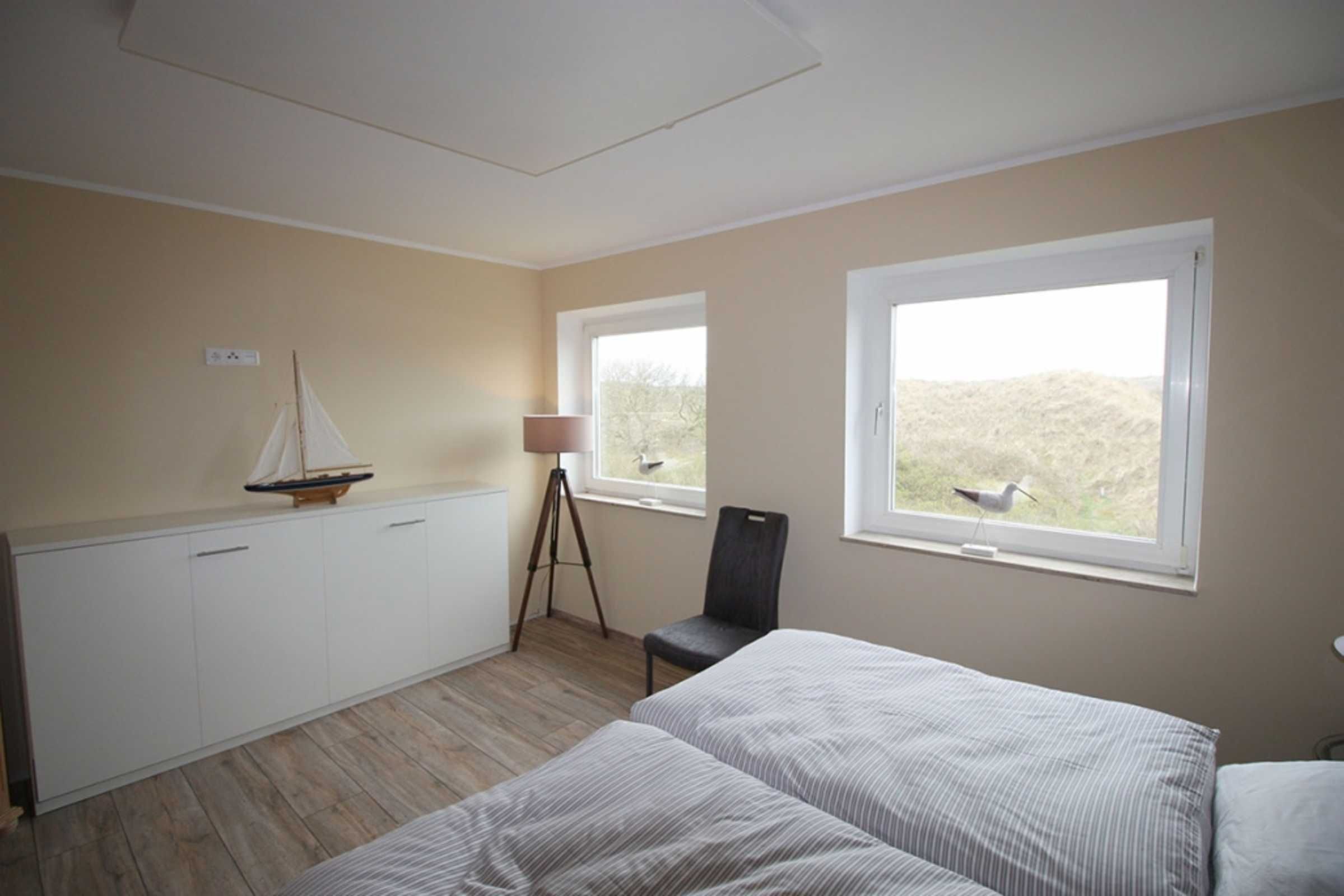 2 bedrooms, travel cot, WiFi, bed sheets