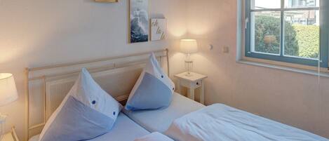 1 habitación, tabla de planchar con plancha, cuna de viaje y wifi