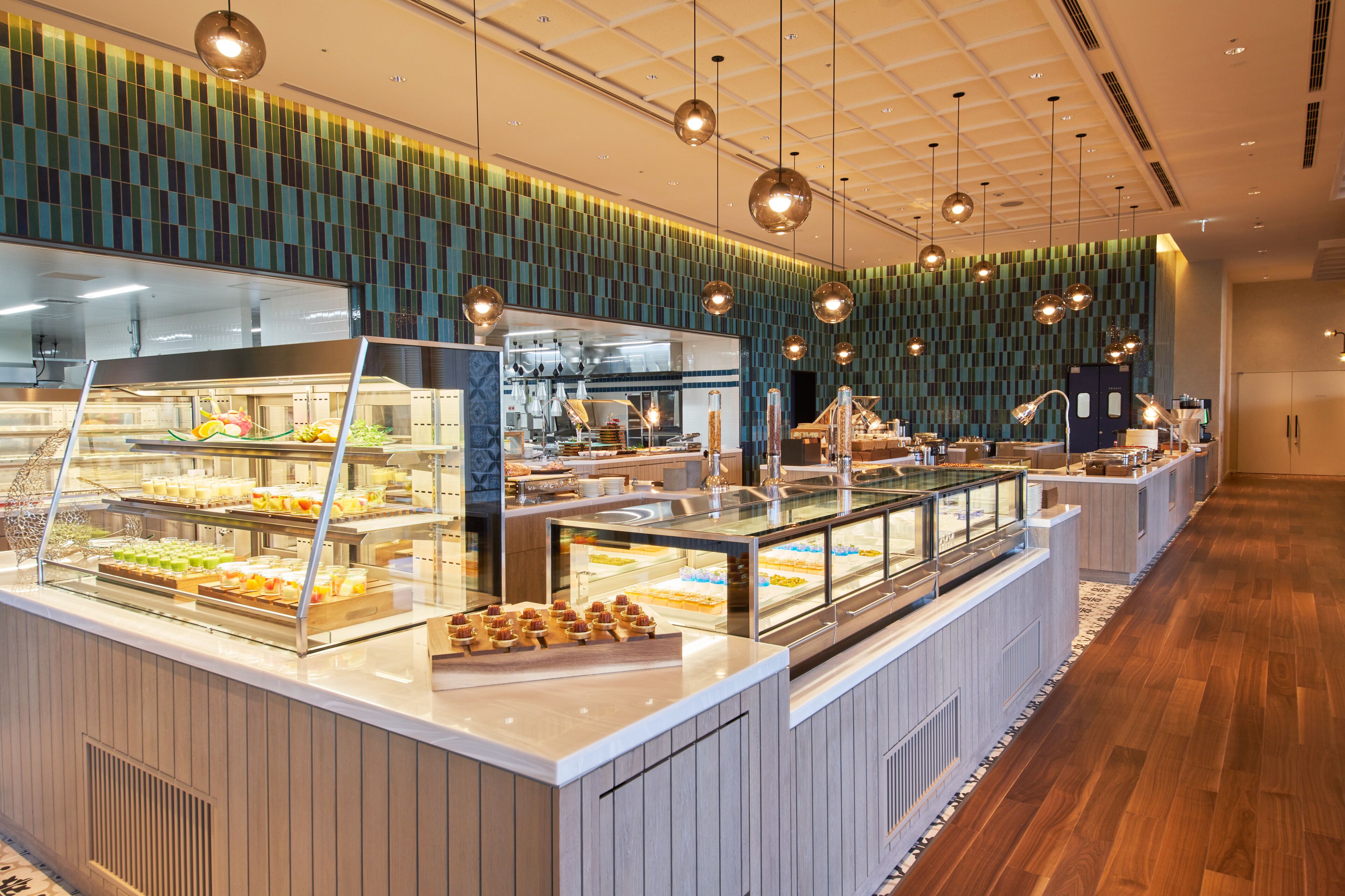 daily buffet breakfast (jpy 3800 per person)