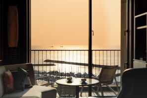 Twin Room, Non Smoking (With Club Pool & Lounge Access) | Premium bedding, down comforters, in-room safe, individually decorated - Okinawa Prince Hotel Ocean View Ginowan (Ginowan)