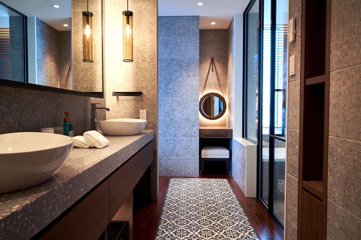 premium bedding, down duvets, in-room safe, individually decorated