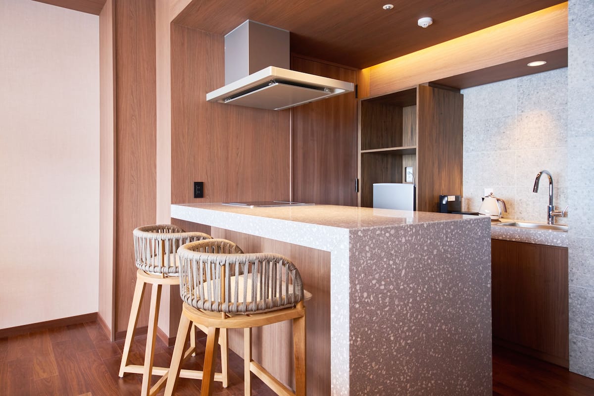 premium bedding, down duvets, in-room safe, individually decorated