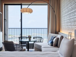 华丽双床房, 无烟房 | 高档床上用品、羽绒被、客房内保险箱、特色装修