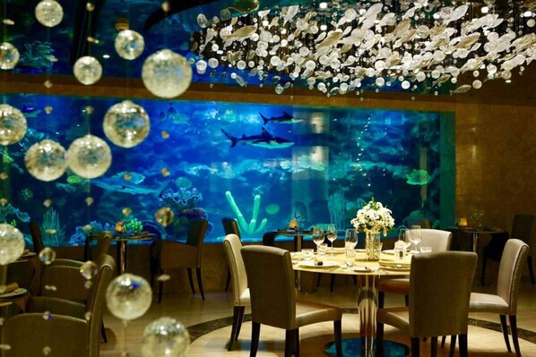 2 restaurants, breakfast served - The Sanctuary Resort Pattaya, BW Signature Collection (Pattaya)