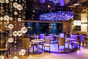 2 restaurants servant le déjeuner