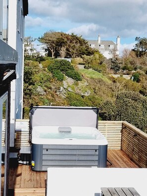 Outdoor spa tub - Trearddur Bay Home with a View, Beach & Snowdon Mountain Range and Hot Tub (Trearddur Bay)