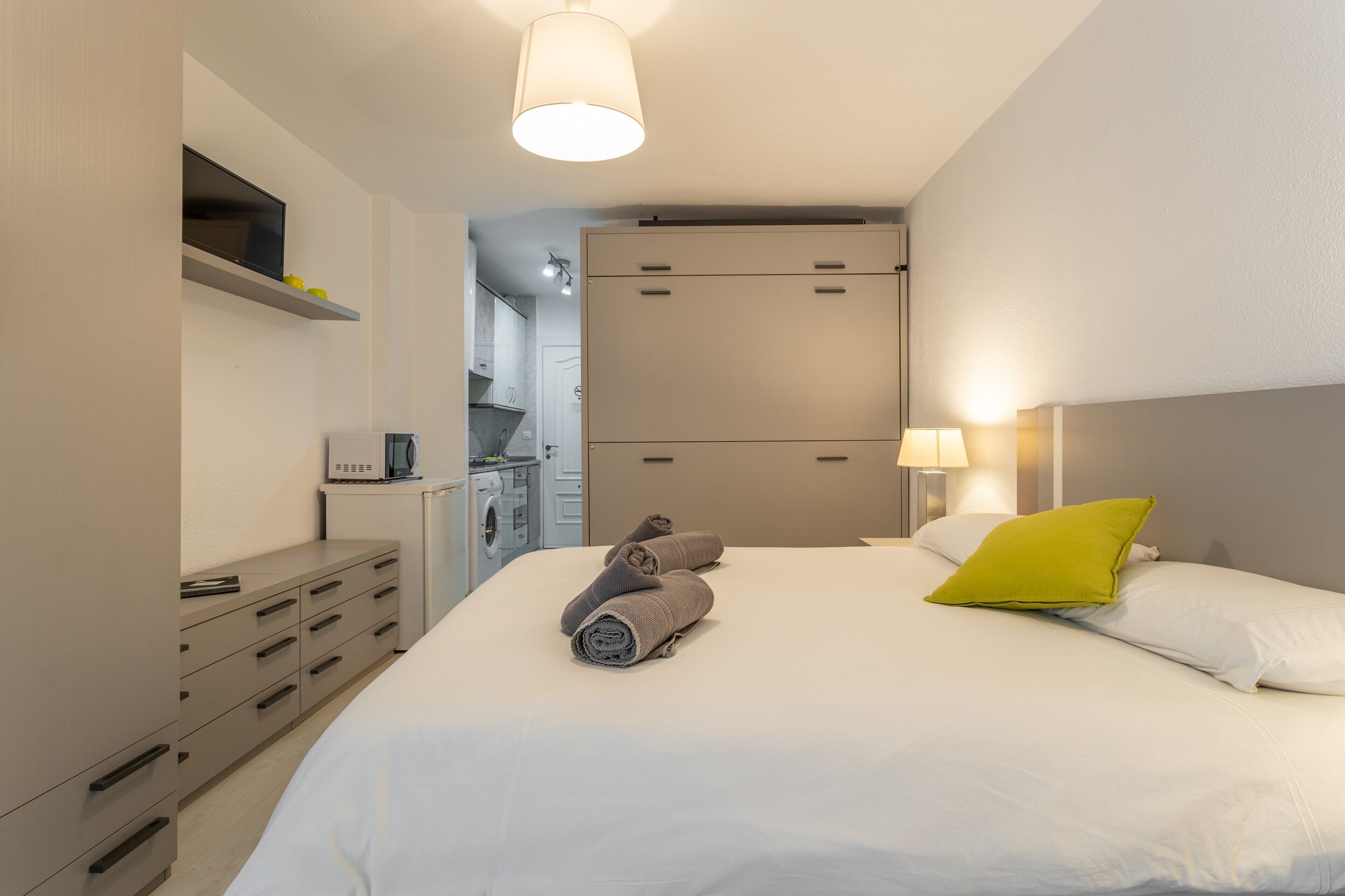 1 dormitorio, tabla de planchar con plancha, wifi gratis y ropa de cama