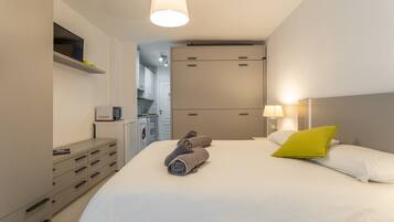 1 dormitorio, tabla de planchar con plancha, wifi gratis y ropa de cama