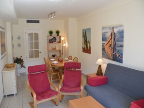 TV - Apartment 'Estartit Park Pb-1' with Shared Pool, Wi-Fi and Air Conditioning (L'Estartit)