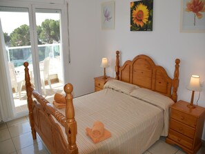 3 bedrooms, iron/ironing board, free WiFi, bed sheets