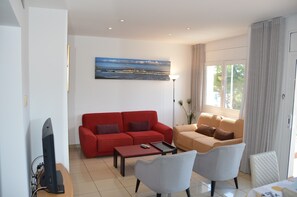 Fernseher, Kamin, DVD-Player