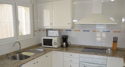 Villa "Medas Maura 8" mit Pool, WLAN, Balkon und Terrasse