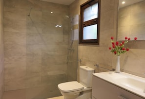 Shower, towels
