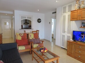 TV - Apartment "Brisas Del Mar 3-2" Near the Beach with Pool, Wi-Fi, Terrace & Garden (L'Estartit)