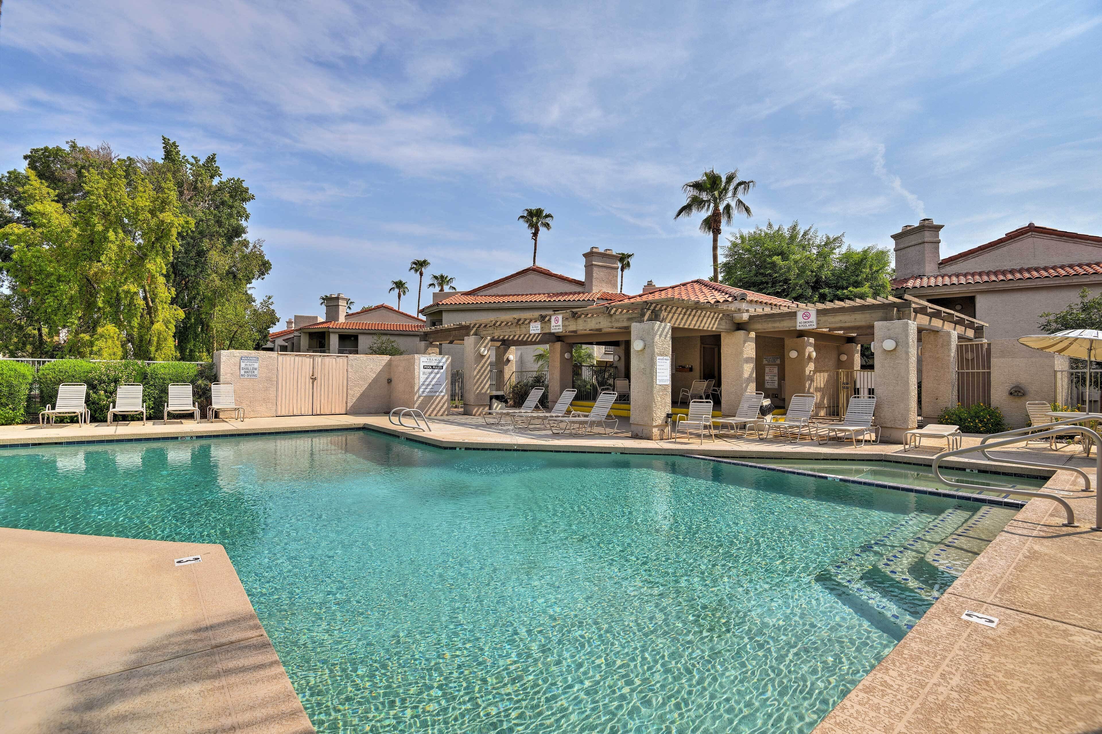 Scottsdale Condo w/ Patio ~ 8 Mi to Old Town!