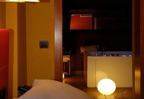 Interior - Home "Luxury Stone Villa With Private Forest" with Pool, Wi-Fi, Garden & Terrace (Girona)